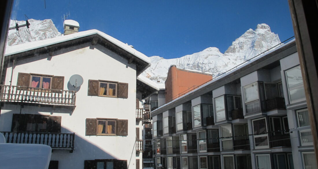 Apartement de quatre pièces avec un grand balcon ensoleillé