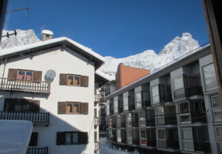 Apartement de quatre pièces avec un grand balcon ensoleillé