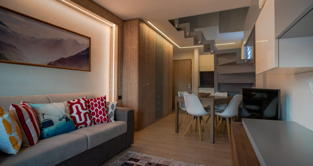 Un appartement de trois pièces moderne et luxueux